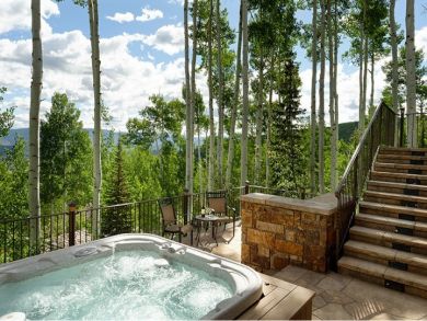A luxury Ski Retreat with Five Bedrooms and a Great Interior